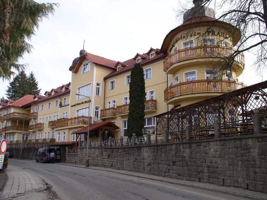 Lazensky Lecebny Dum Praha Hotel Luhacovice Exterior photo